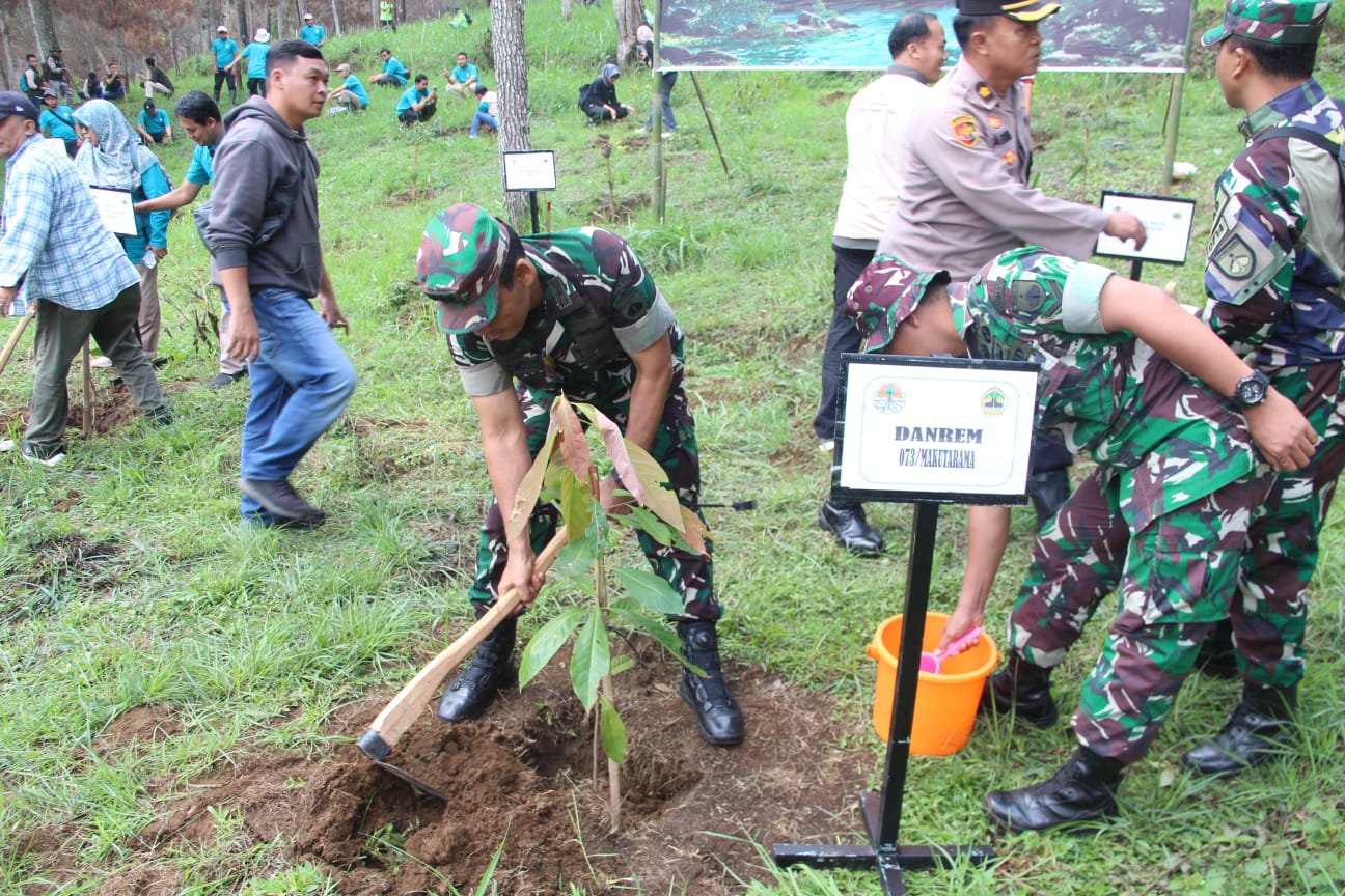 Danrem 073/Mkt Hadiri Penanaman Pohon Serentak Seluruh Indonesia